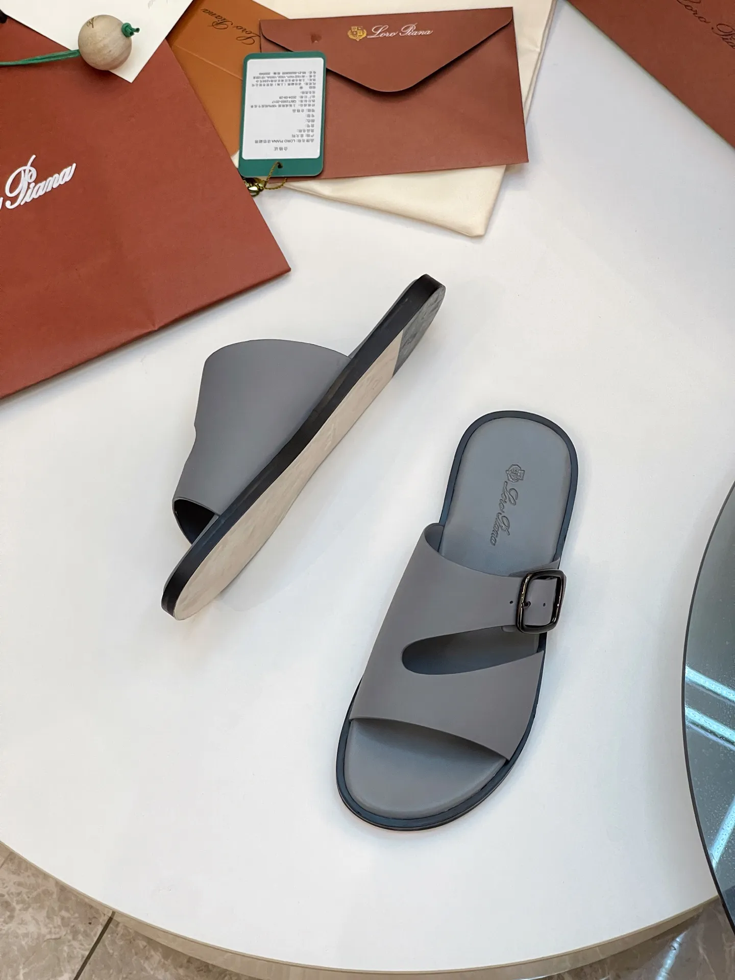 Men's shoes 💰420 Loro Piana, LP's popular spring and summer slippers are synchronized with the new counters, uppers are imported cowhide fabrics from Italy, high-quality splicing technology, soles: original soles specially provided by the original factory, exclusive molded soles are super comfortable, original factory orders, 🔍🔍high quality, you can go in and out of the counter at will, welcome to compare, code number 39-44 (order 38 45 46)